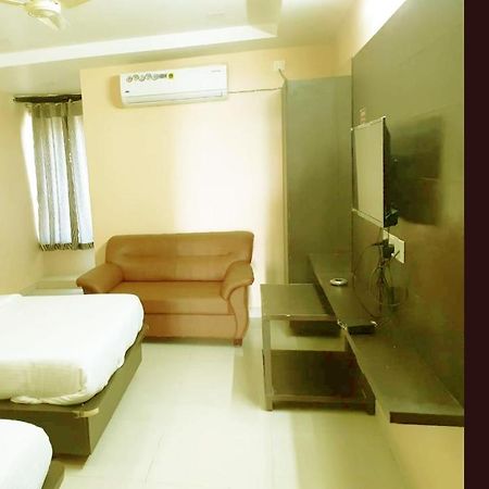 Vishnu Residency Mancherial Mancherāl Esterno foto